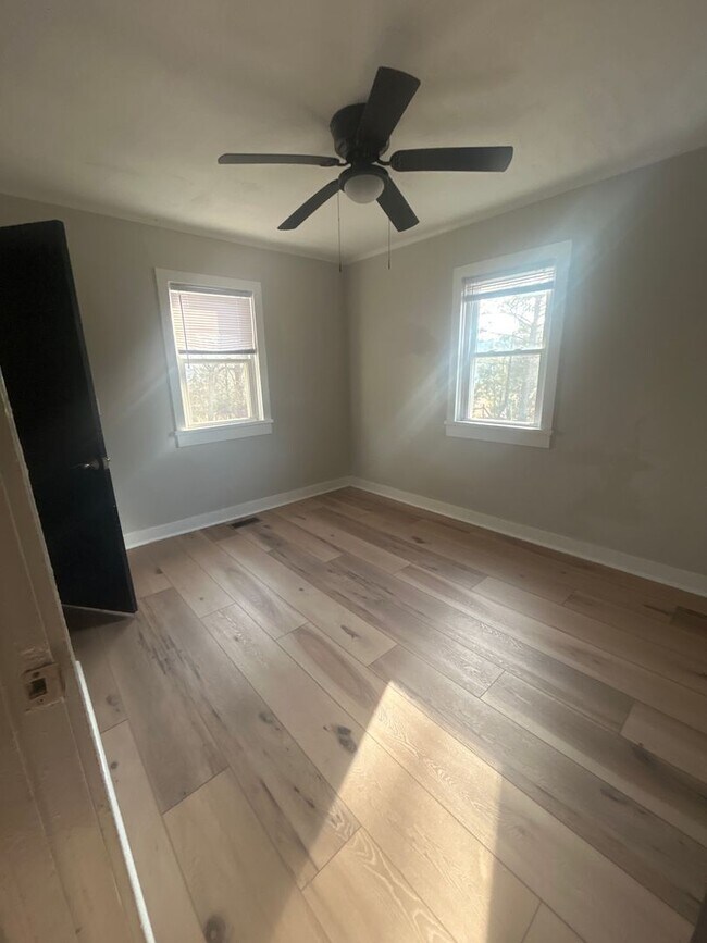 Building Photo - 266 Lilly Way