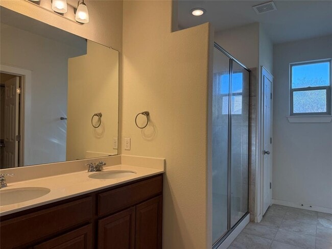 Building Photo - 16101 Hawthorne Heights Trail