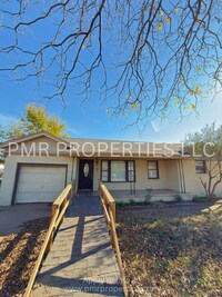 Building Photo - 2 Bedrooms/1 Bathroom House