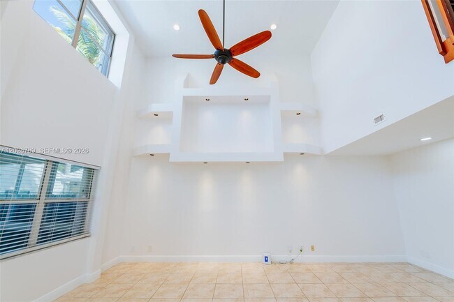 Building Photo - 305 S Ketch Dr
