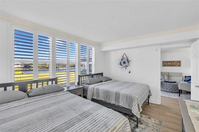 Building Photo - 3150 NE 48th Ct