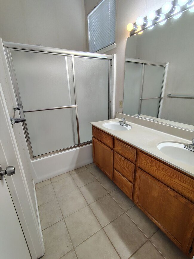 Building Photo - 4920 Apple Farm Ln