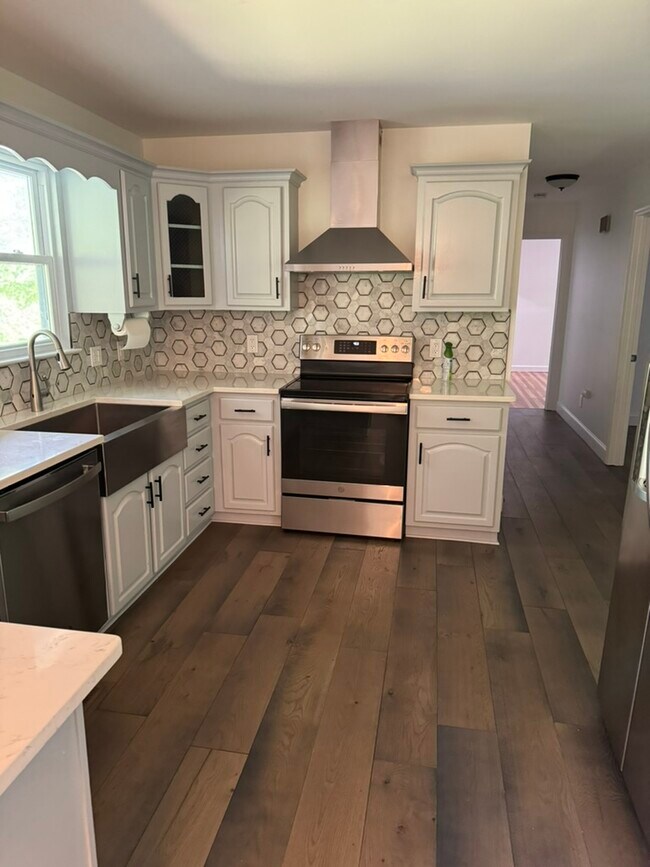 Building Photo - 54 Carolyn Ln