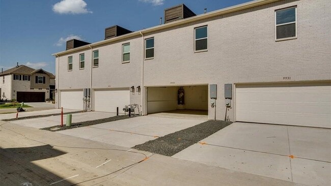 Building Photo - 9935 Schramm St