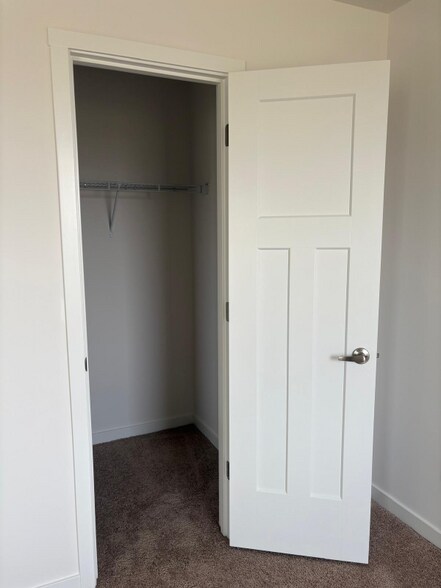 Building Photo - 146 Dusky Willow Dr