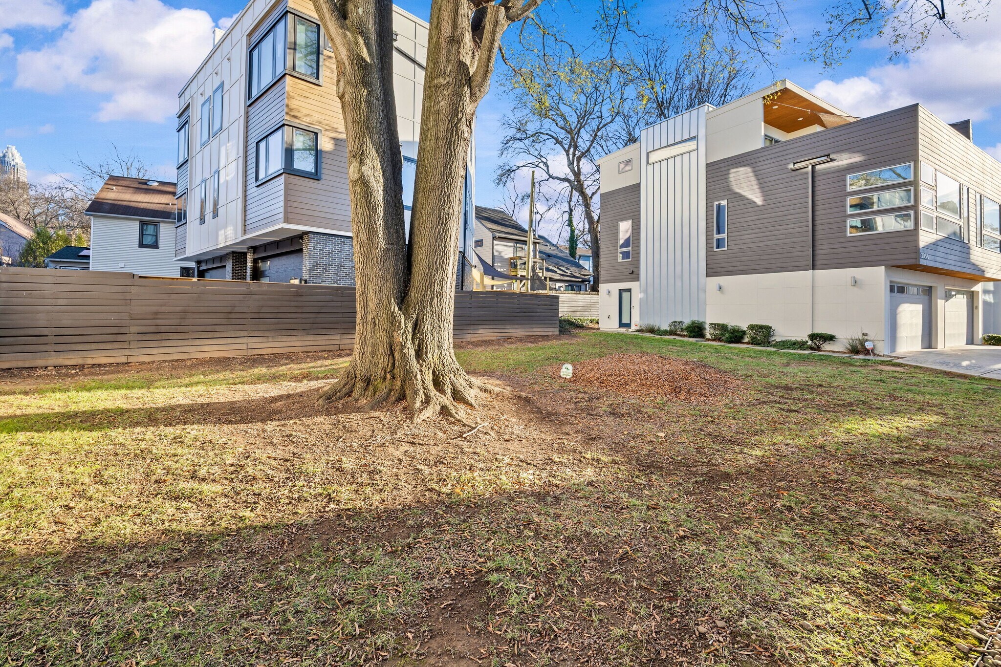 Building Photo - 909A Westbrook Dr