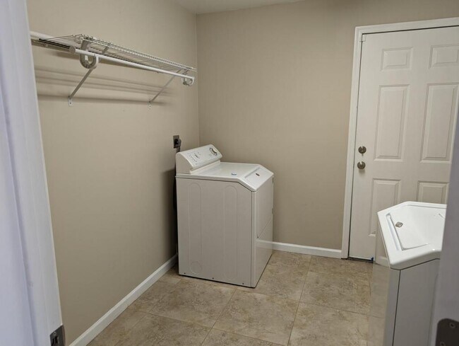 Building Photo - 1343 E Osborn Rd