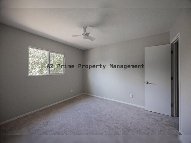 Building Photo - 1218 E Carter Dr