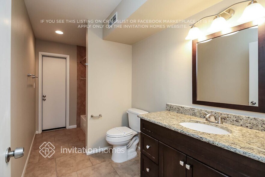 Building Photo - 1821 E La Donna Dr