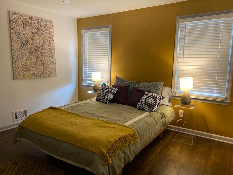 Private Guest Room / Workspace - 5460 Scofield Rd