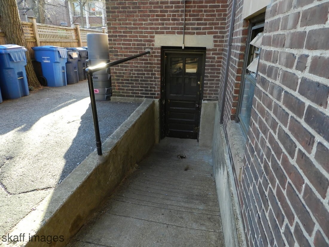 Building Photo - 40 Linnaean St