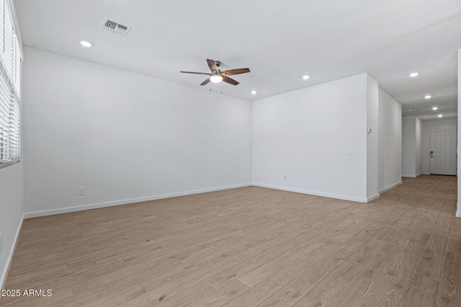 Building Photo - 16006 W Cottontail Ln