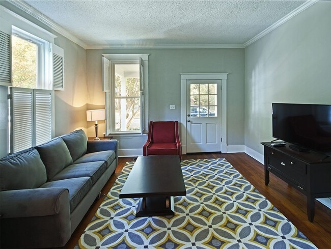 Building Photo - Updated 1 Bedroom in Cooper Young!!