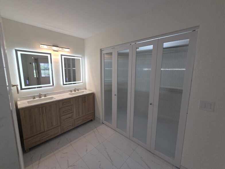 Building Photo - 5305 Buckhead Cir