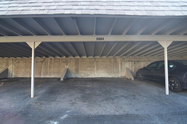 Building Photo - 5004 E Hinsdale Pl