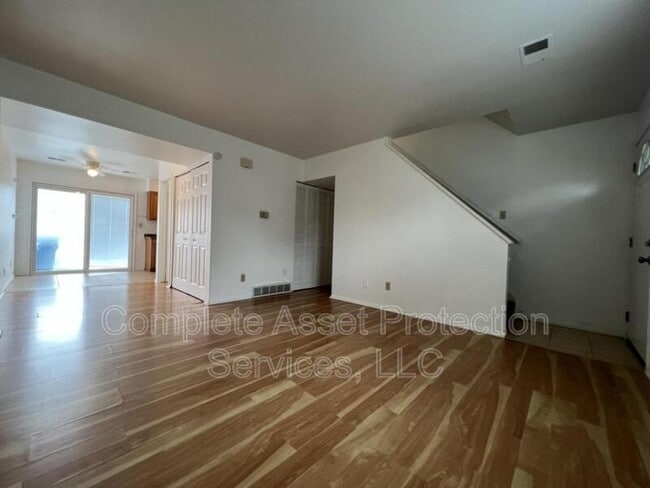 Primary Photo - 2222 E Glendale Blvd