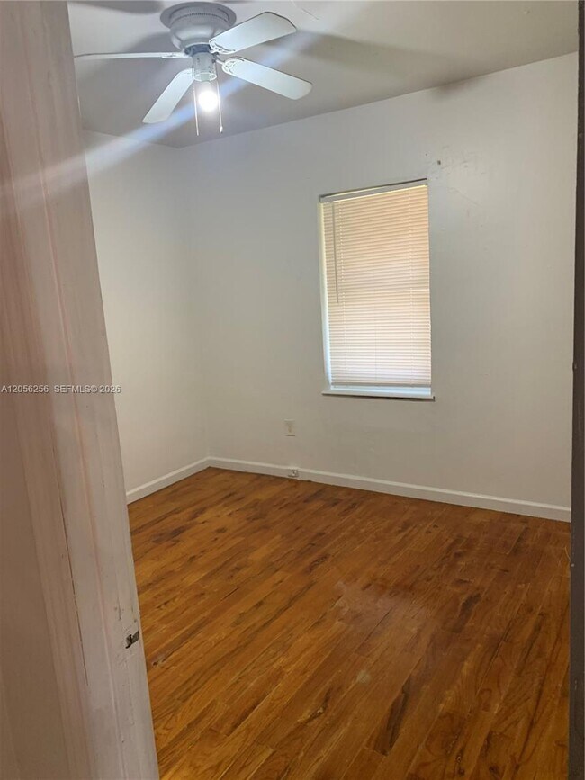 Building Photo - 1806 Funston St