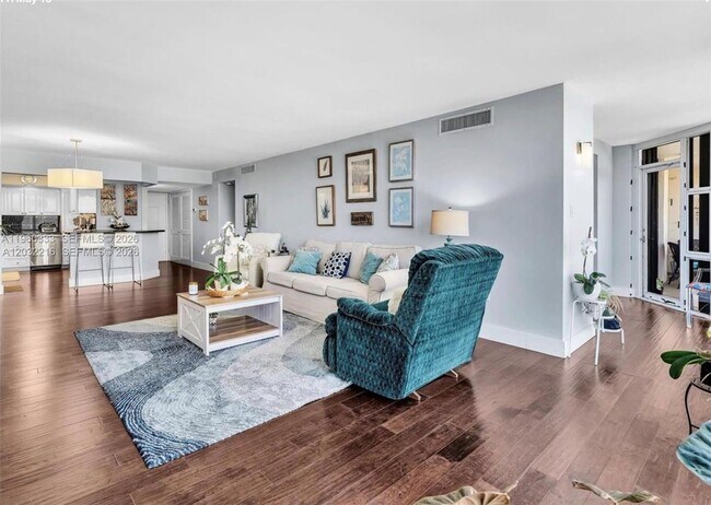 Building Photo - 6423 Collins Ave