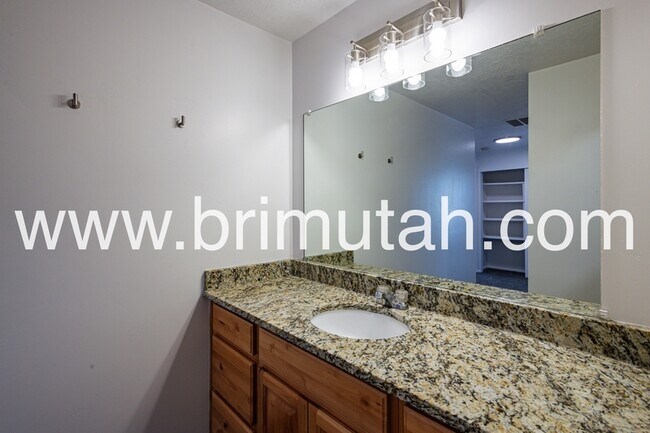 Building Photo - 4817 S 1740 E