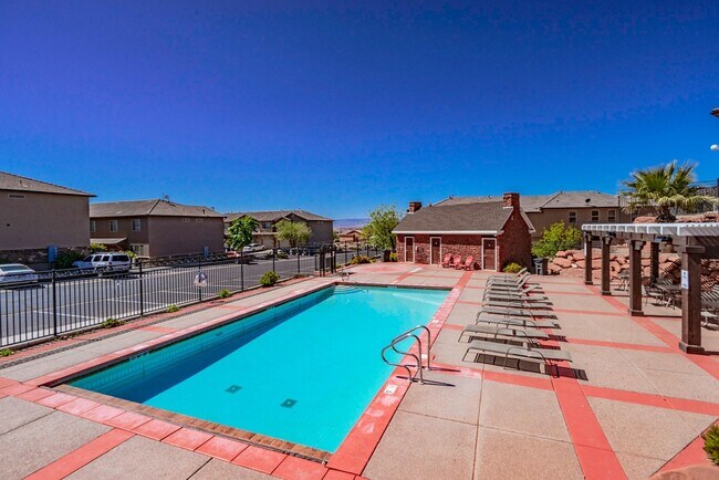 Building Photo - Charming 3 bedroom Townhome. 2 Community Pools!
