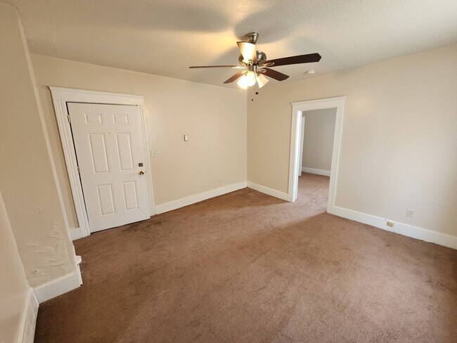 Building Photo - 4629 Storer Ave
