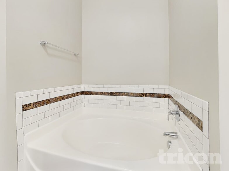 Building Photo - 1329 Royal Oak St