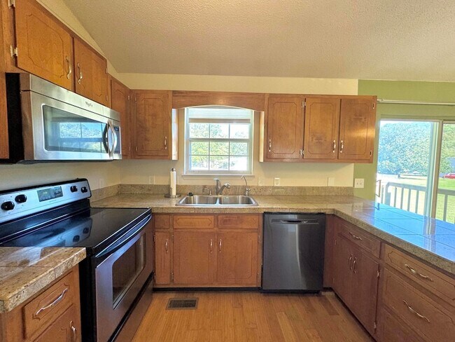 Building Photo - 5609 Landrum Dr