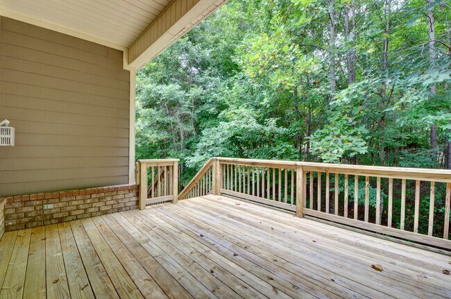 Building Photo - Spacious 4 Bed, 2.5 Bath Home in Desirable...