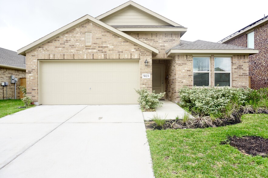 Primary Photo - 5123 Sunvalley Bend Dr