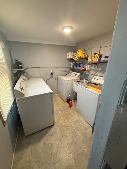 Building Photo - 5113 W Lexington St