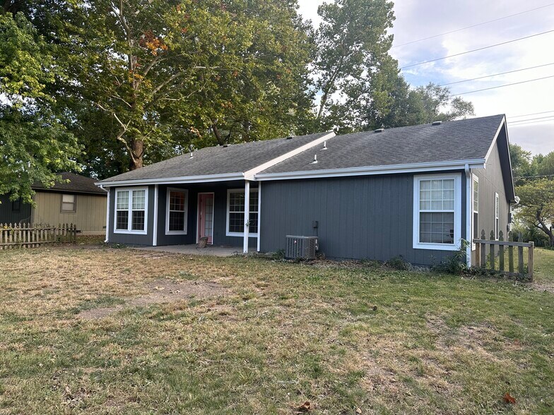 Building Photo - 847 Locust St