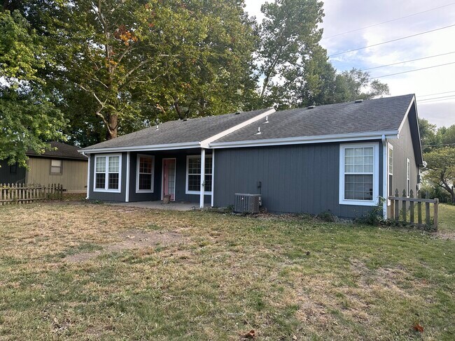 Building Photo - 847 Locust St