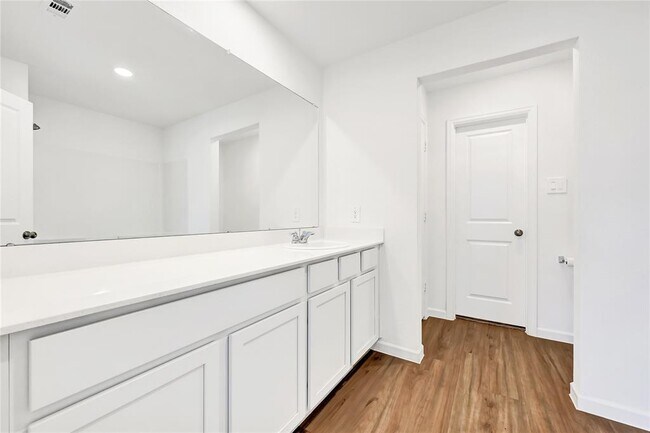 Building Photo - 227 River Grv Ct