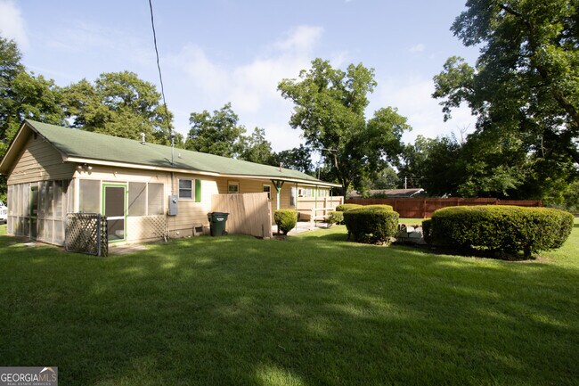 Building Photo - 107 Saxon Pl