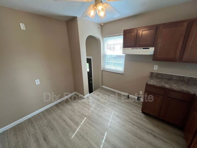 Building Photo - 583 Smiley Ave