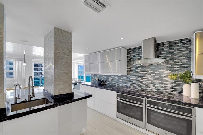 Building Photo - 3430 Galt Ocean Dr