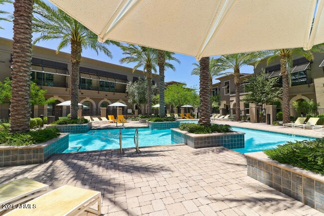 Building Photo - 6565 E Thomas Rd