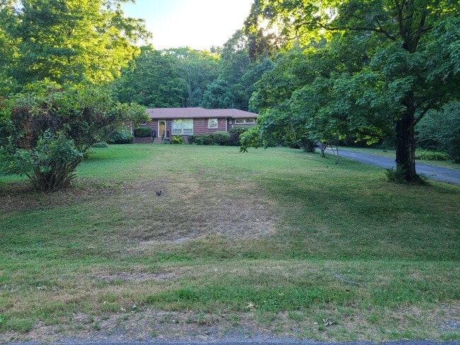 Building Photo - 927 Downey Dr