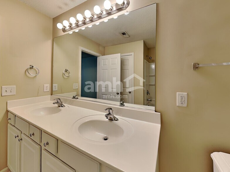 Building Photo - 696 Winners Cir