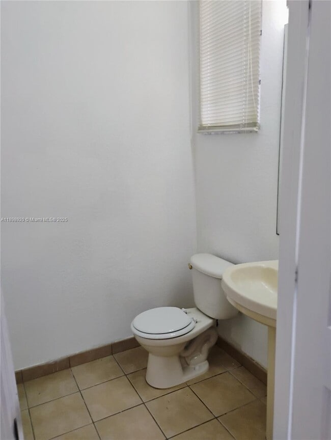 Building Photo - 1115 Lucaya Dr
