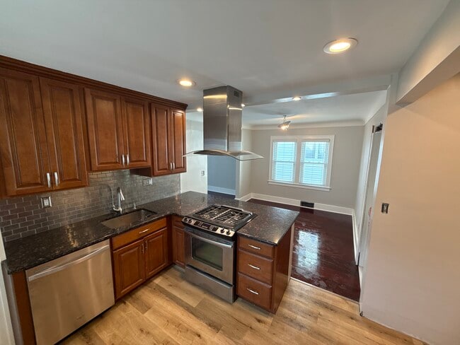 Building Photo - 22114 Rosedale St