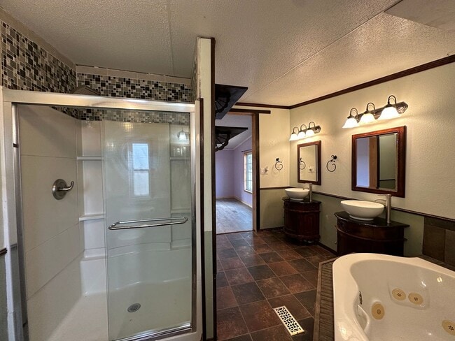 Building Photo - 3 Bedroom 2 Bathroom Double-Wide for Rent in Bloomfield