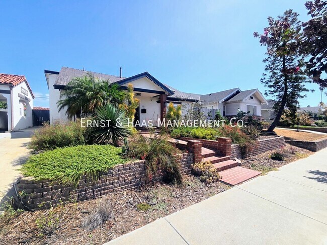 Building Photo - 242 Ximeno Ave