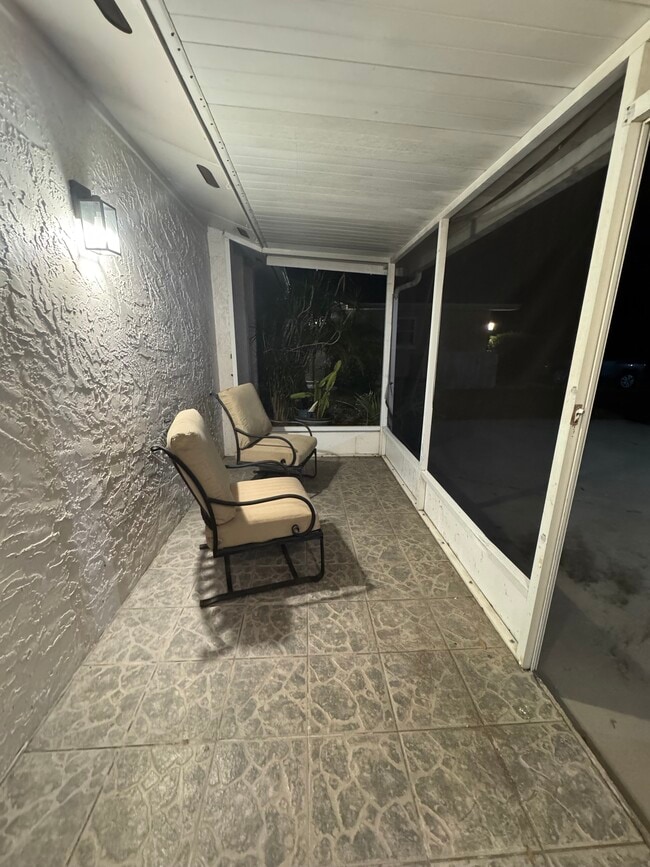 Building Photo - 6959 Aberfeldy Ave N