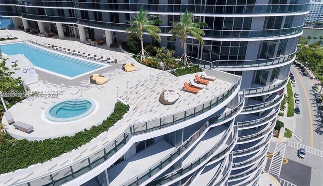 Building Photo - 488 NE 18th St