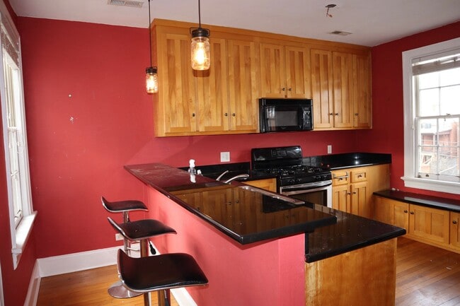 Building Photo - THIS IS THE ONE 2 Bedroom 2 Bath Condo in ...