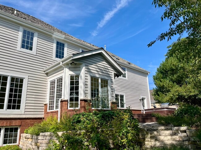 Building Photo - 900 Evergreen Cir