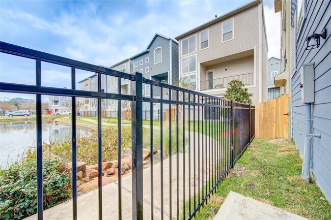 Building Photo - 1417 Adell Rose Ln