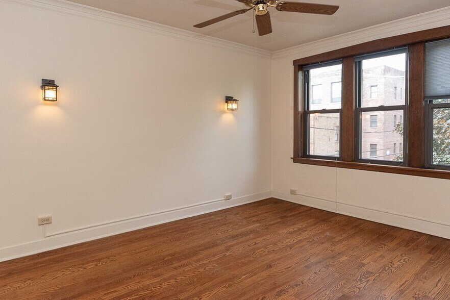 Building Photo - 3617 N Paulina St