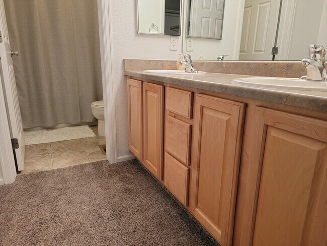 Building Photo - 479 Black Feather Loop